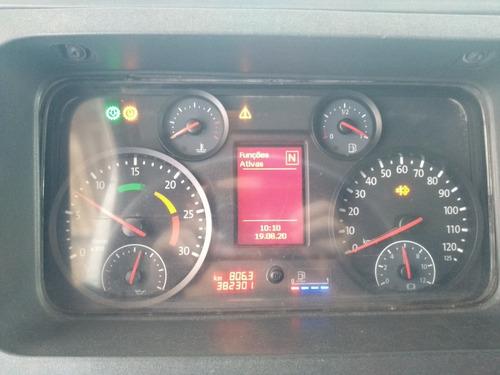 Volkswagen Constellation 19.330 Ano 2014 / V-tronic