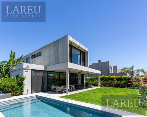 Casa En Venta En Ayres Plaza
