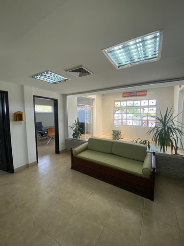 Oficina En Alquiler Equipada En Maracaibo Ml
