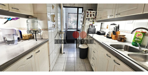 Depto 3er Piso 3 Dorm + Serv. Apumanque / 145 M2 Totales