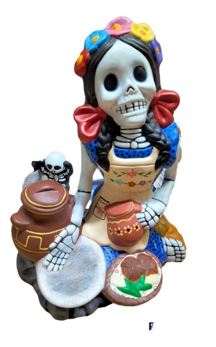 Catrina Con Comal. Cerámica Pintada Totalmente A Mano.