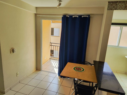 Apartamento Aconchegante Com 2 Dormitórios, Ar-condicionado, Banheiro Social Com Box, Sala Com 2 Ambientes E Sacada/varanda, Cozinha Tipo Americana, Área De Serviço, Piso Frio, 1 Vaga De Garagem.