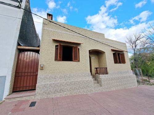 Excelente Casa De 3 Dorm. C/fondo Y Barbacoa En Montecaseros Entre F. Bicudo Y Canelones