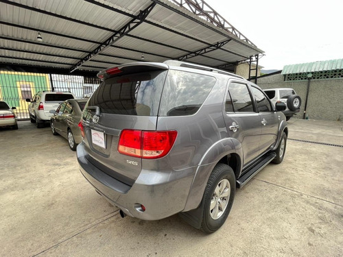 Imagen 5 de 15 de Toyota Fortuner