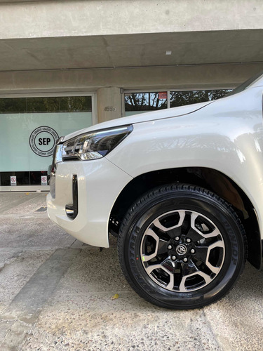 Imagen 2 de 19 de Toyota Hilux Srx 4x2 At 0km 2022
