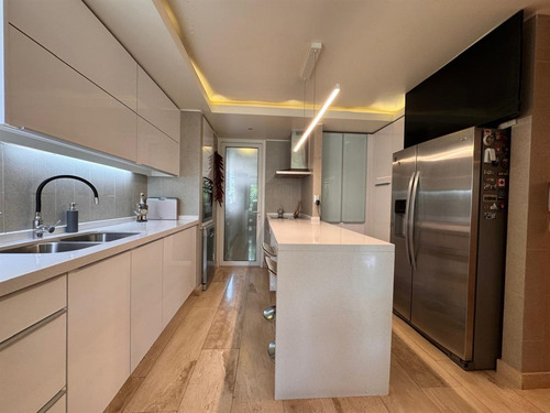 Departamento En Venta De 4 Dorm. En Lo Barnechea