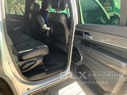 Jeep Grand Wagoneer L 6.4 V8 4X4 At