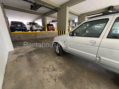 Julio Latouche 25-17840 Apartamento En Venta Prebo Valencia, Amplio, Cómodo E Iluminado, Re-modelado, Semi Amoblado, Cerca C. C. Shopping Center, Planta Electrica.