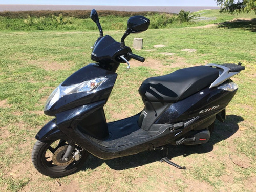 Honda Elite 125 - Modelo 2017 + Baul Shad Sh33