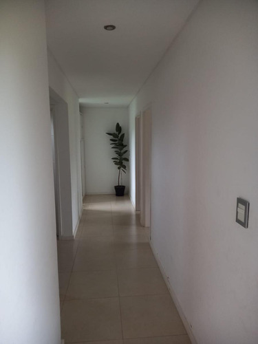 Casa En Venta - 2 Dormitorios 1 Baño - Cochera - 2.008mts2 - Castelli