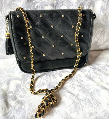 Cartera Cuero Negra Con Tachas Y Lazo Negro Con Dorado 