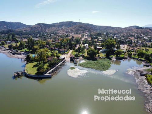 Linda Casa A Orilla De Lago