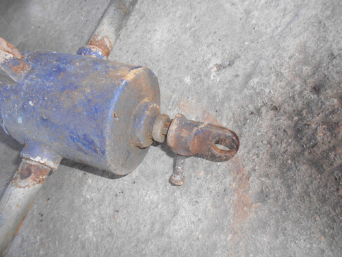 Parte De Antigua Bomba De Agua De Hierro (Usado)