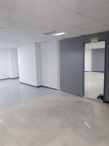 Se Vende O Alquila Con Opcion A Compra Local/oficina - Ubicación Estratégica En La Av. Lecuna, Caracas (jll)