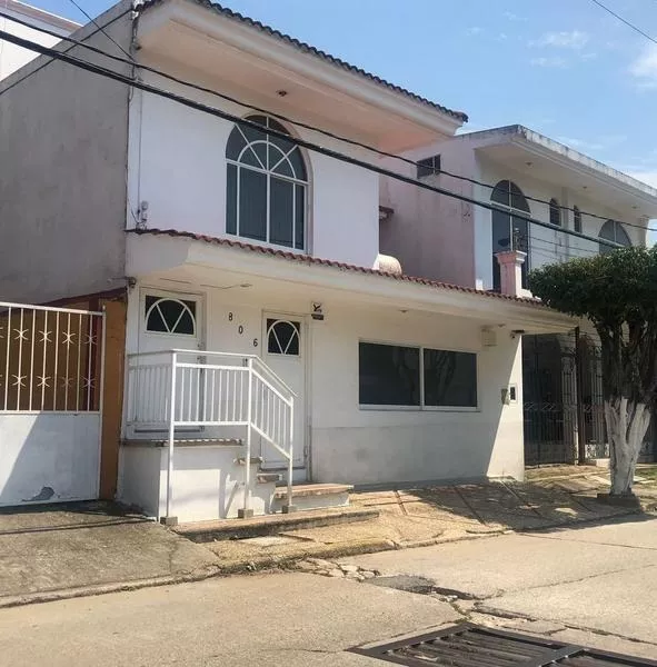 Casa En Venta, Chihuahua, Col. Petrolera.