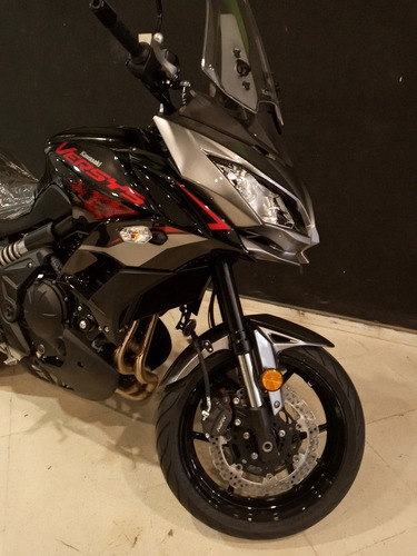 Kawasaki Versys 650 2021 0km Negra