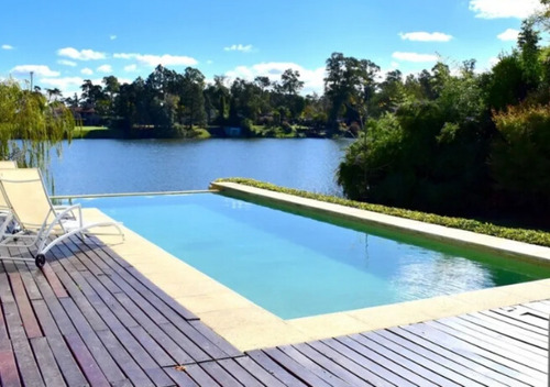 Casa Con Fondo Al Lago