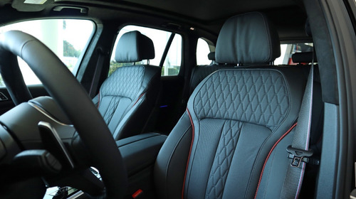 Imagen 5 de 11 de Bmw X5 M50i Edición Black Vermilion 2022