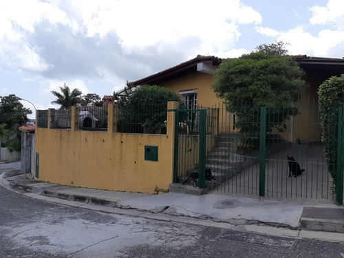 Venta De Casa En San Antonio De Los Altos. Urb  El Retiro Rz