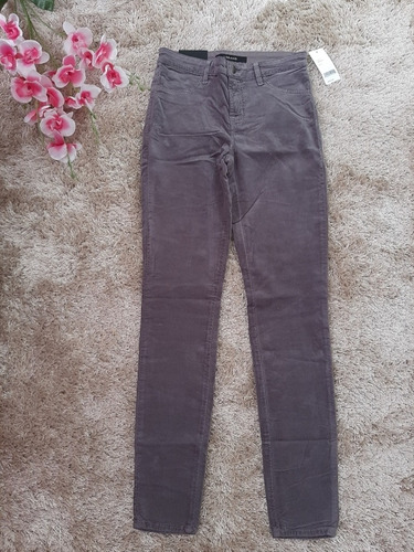 Pantalón Still, Talla 26, Cintura  34, Cadera 41, Largo 95cm