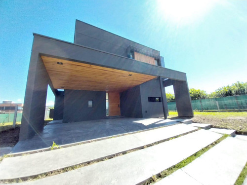 Espectacular Casa En Venta En Alto Verde 3, Yerba Buena