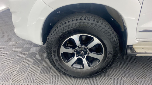 Imagen 23 de 25 de Toyota Hilux 3.0 Srv