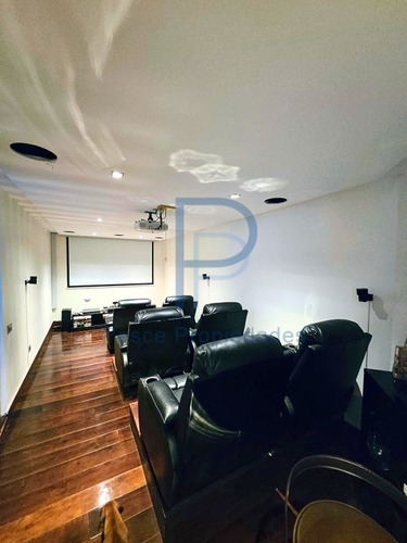 Casa Mediterránea En Prestigioso Y Seguro Condominio