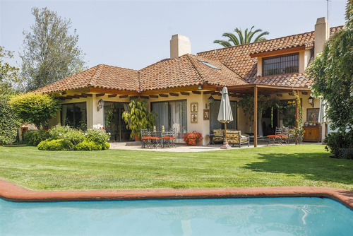 Casa En Venta De 5 Dorm., Los Dominicos, Plaza Las Condesas