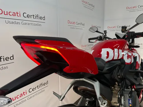 Ducati Streetfighter V2