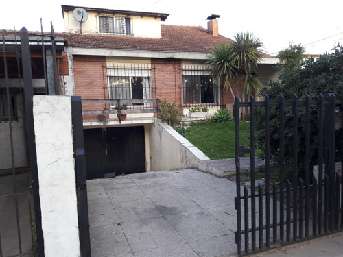 Venta Amplia Casa En Bella Vista A Media Cuadra Av Ricchieri