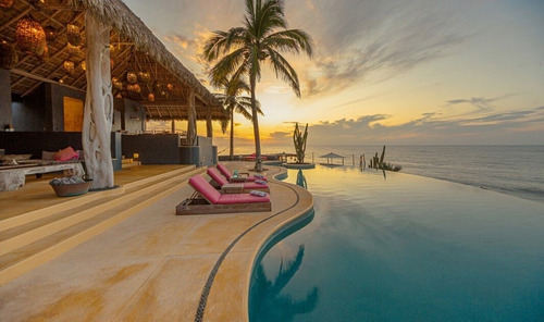 Hotel En Venta Sayulita, Jalisco Inigualable ¡200 Metros Lineales De Playa!