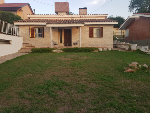 Venta Casa De 2 Dorm. Y Dpto De 1 Dorm. A 1 Cuadra Del Río - Carlos Paz