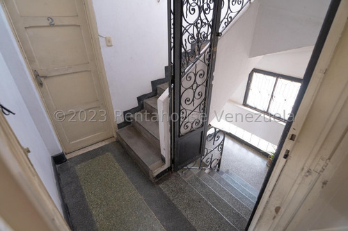 Edificio En Venta Oportunidad, Urb. Los Rosales
