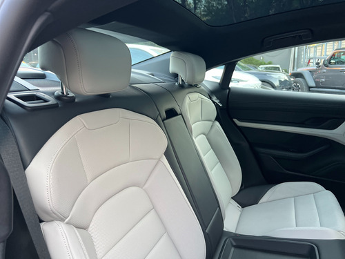 Porsche Taycan Base 2024