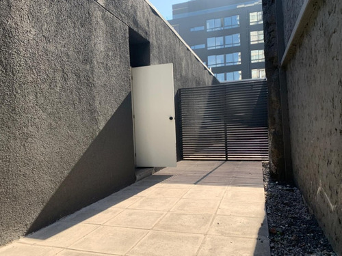 Local Comercial Nuevo: 47/118 M2, Terraza, Patio. Metro.
