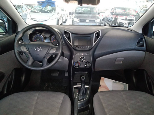 Imagem 8 de 10 de Hyundai Hb20s 1.6 Comfort Plus 16v Flex 4p Automático
