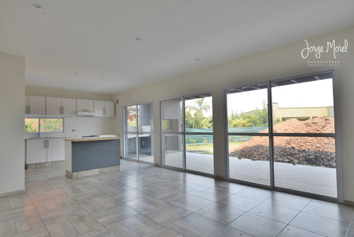 Casa Interno #200-300 - Pilar Del Este - San Eduardo - 447m2 #id 8275