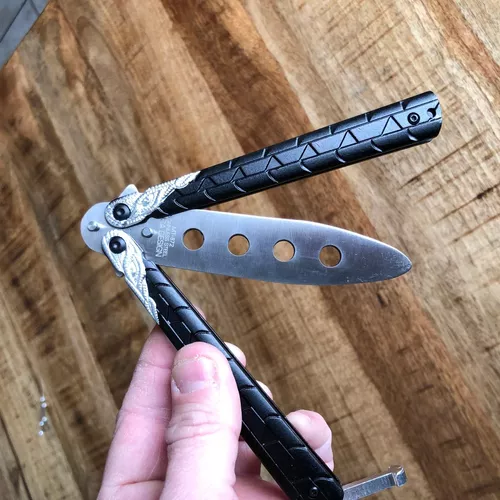 Navaja Balisong Mariposa Para Entrenar Sin Filo Mt-872sl Color Gris