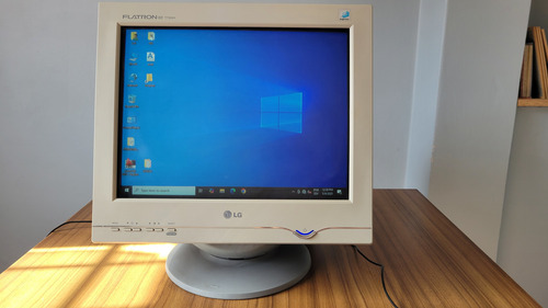 Monitor Lg Flatron Ez T730sh 17 Crt Retro Vga Gris (Usado)
