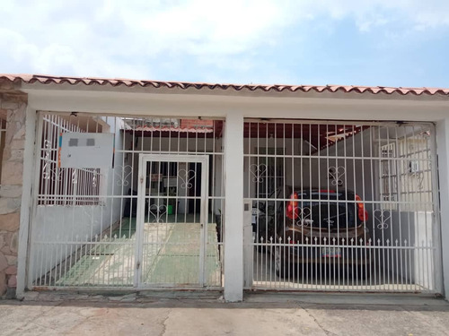 Casa En Avenida Comercial, Ubicada En La Urbanización La Esmeralda G1201 Jm