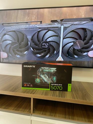 Placa De Vídeo Gigabyte Geforce Rtx 5070 Gaming Oc 12g (Usado)