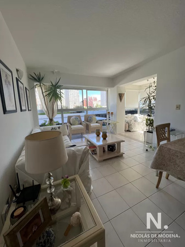 Vende Apartamento En Brava - Punta Del Este De 2 Dormitorios.