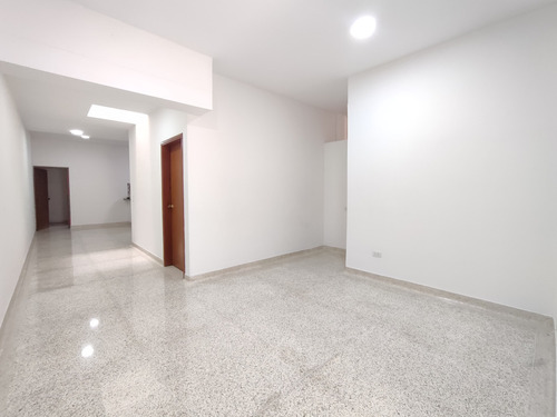 Apartamento En Arriendo En Lleras Restrepo. Cod A3270