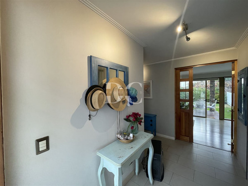 Casa En Venta De 3dorm Piscina Chamisero Chicureo Colina