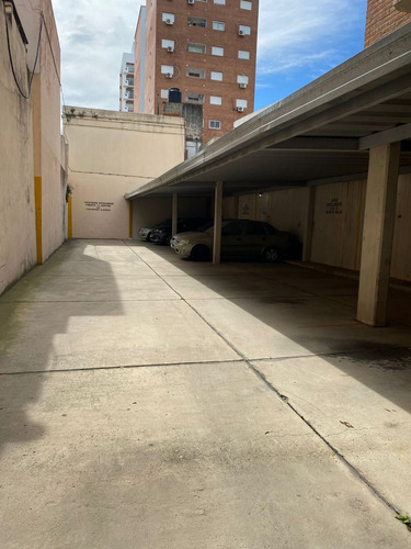 Cochera A Metros De Bv Pellegrini
