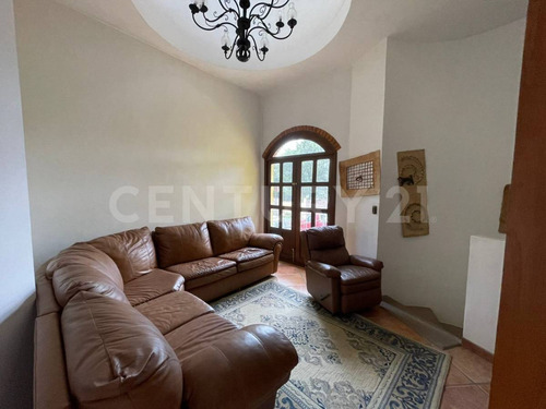 Casa En Renta, Estilo Colonial, 4 Recámaras, Jardín, San Pedro Cholula, Puebla