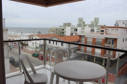 Apartamento En Alquiler De 2 Dormitorios En Peninsula