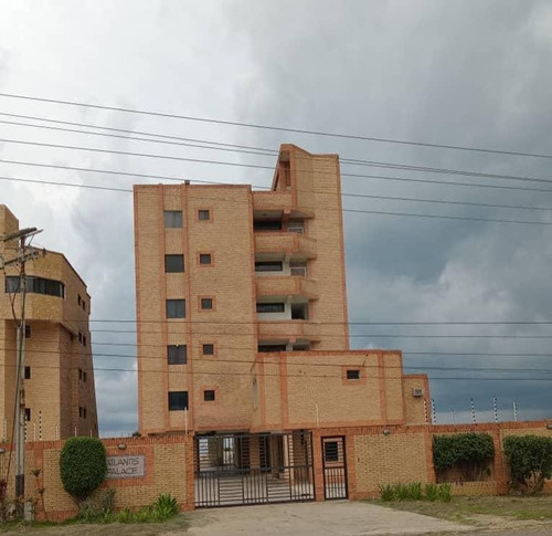 Apartamento En Tucacas, Conjunto Residencial Atlantis Palace. S.p