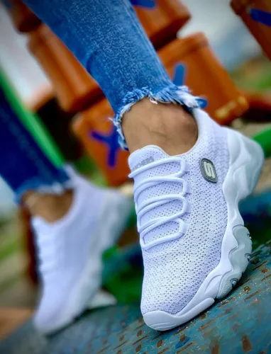 Tenis tipo media mujer sale