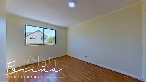 Arriendo Casa 3d, 4 Baños Y Servicio - Portones De Chicureo